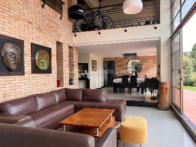 Casa de 3 alcobas en venta en Envigado, Envigado, 303 m² · foto 3 de 18