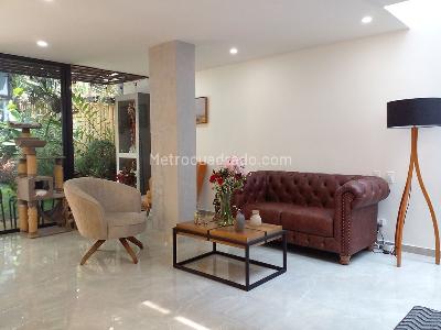 Casa de 3 alcobas en venta en Envigado, Envigado, 213 m² · foto 2 de 19