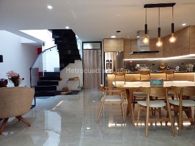 Casa de 3 alcobas en venta en Envigado, Envigado, 213 m² · foto 4 de 19
