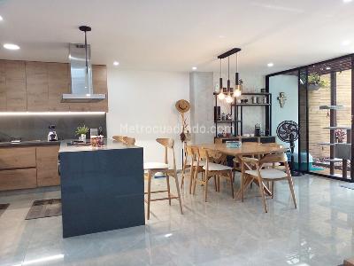 Casa de 3 alcobas en venta en Envigado, Envigado, 213 m² · foto 6 de 19