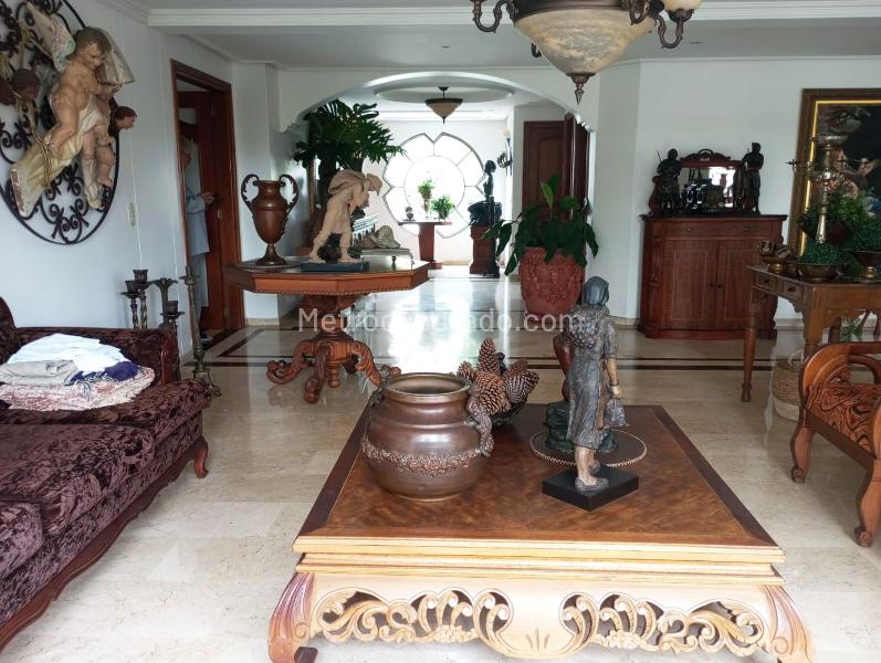 Spacious 3BR Apartment with Terrace in El Poblado - 2