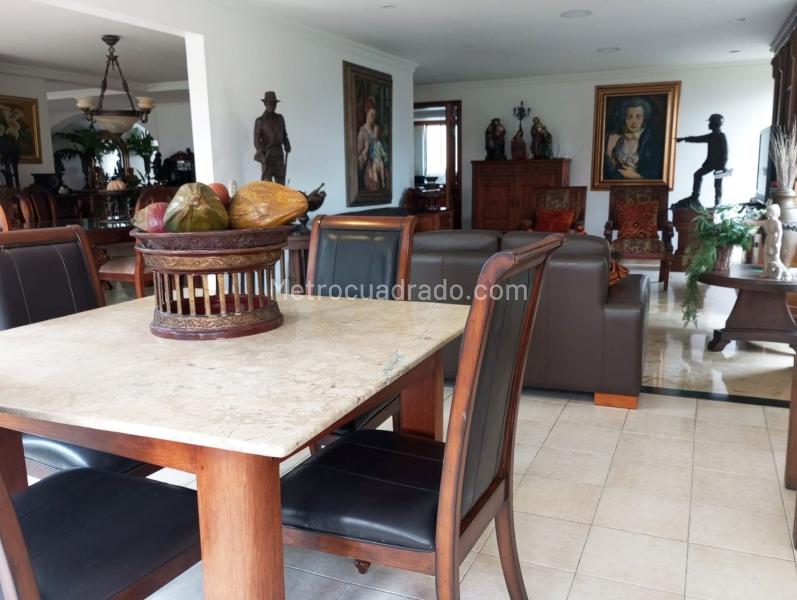 Spacious 3BR Apartment with Terrace in El Poblado - 4