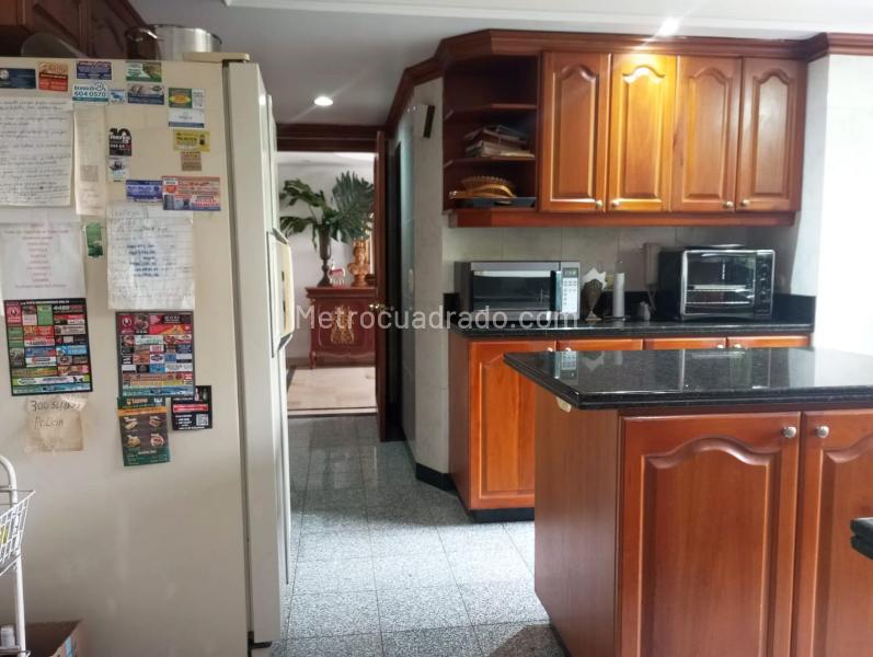 Spacious 3BR Apartment with Terrace in El Poblado - 5