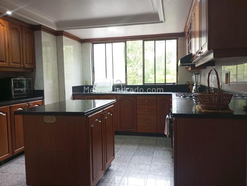 Spacious 3BR Apartment with Terrace in El Poblado - 6