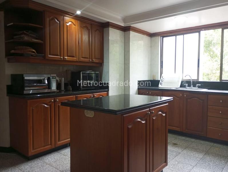 Spacious 3BR Apartment with Terrace in El Poblado - 7
