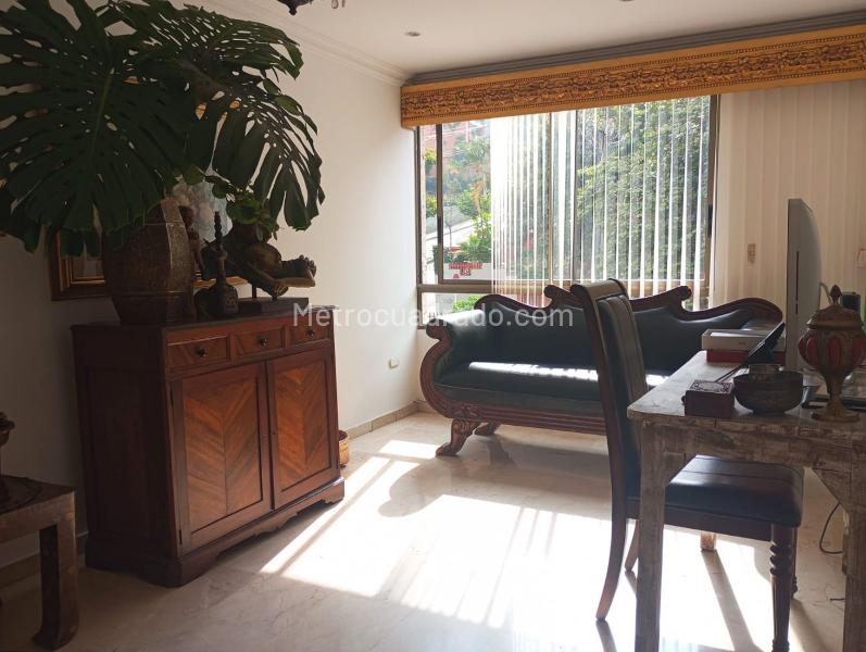 Spacious 3BR Apartment with Terrace in El Poblado - 9