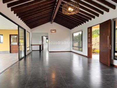 Casa de 3 alcobas en venta en Rionegro, Rionegro, 362 m² · foto 2 de 19