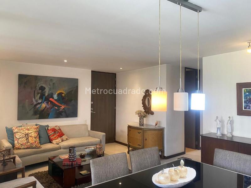 Apartamento de 2 Alcobas con Balcón y Parqueadero Cubierto en El Poblado - 2