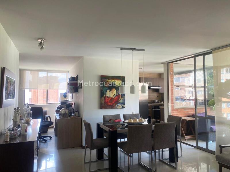 Apartamento de 2 Alcobas con Balcón y Parqueadero Cubierto en El Poblado - 5