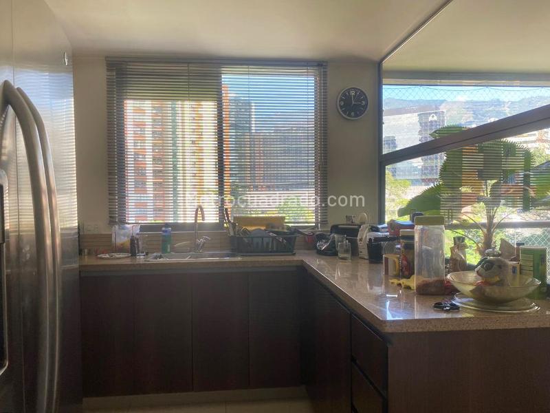 Apartamento de 2 Alcobas con Balcón y Parqueadero Cubierto en El Poblado - 7
