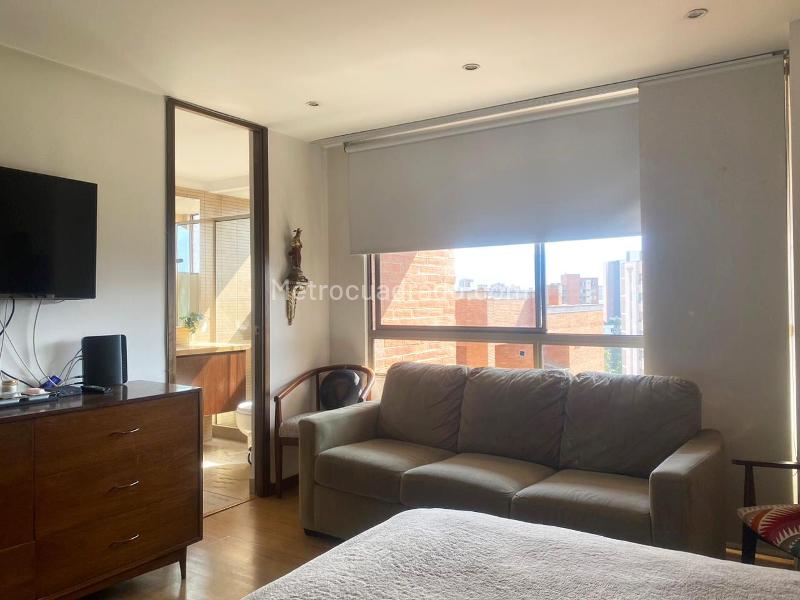 Apartamento de 2 Alcobas con Balcón y Parqueadero Cubierto en El Poblado - 9