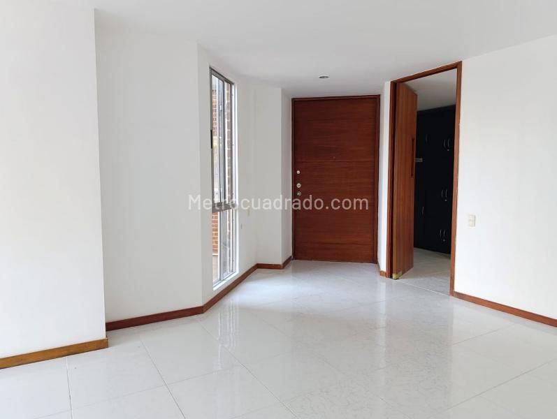 2BR Apartment with Balcony and Covered Parking in El Poblado - 3