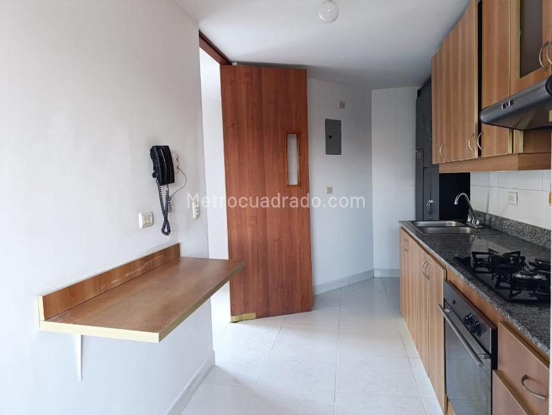 2BR Apartment with Balcony and Covered Parking in El Poblado - 4