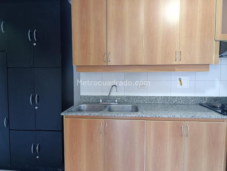 2BR Apartment with Balcony and Covered Parking in El Poblado - 6