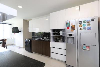 Apartamento de 3 alcobas en venta en El Tesoro, Medellín, 254 m² · foto 5 de 19
