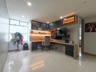 Apartamento de 3 alcobas en venta en El Tesoro, Medellín, 230 m² · foto 10 de 19