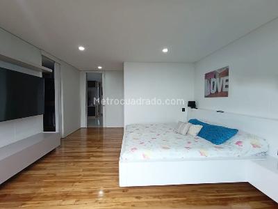 Apartamento de 3 alcobas en venta en El Tesoro, Medellín, 230 m² · foto 11 de 19