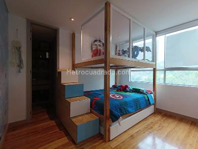 Apartamento de 3 alcobas en venta en El Tesoro, Medellín, 230 m² · foto 15 de 19