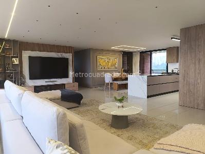 Apartamento de 3 alcobas en venta en El Tesoro, Medellín, 230 m² · foto 2 de 19