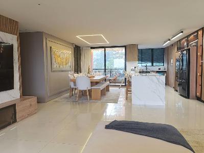 Apartamento de 3 alcobas en venta en El Tesoro, Medellín, 230 m² · foto 3 de 19