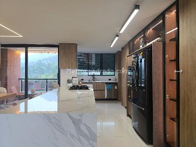 Apartamento de 3 alcobas en venta en El Tesoro, Medellín, 230 m² · foto 7 de 19