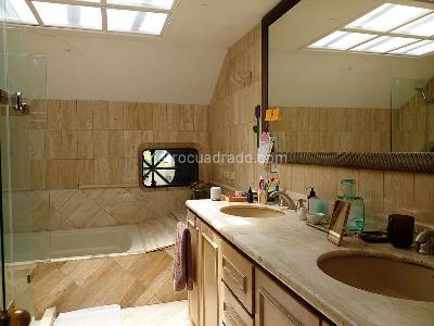 Casa de 4 alcobas en arriendo en El Poblado, Medellín, 500 m² · foto 16 de 20
