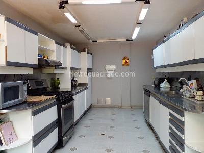Casa de 4 alcobas en arriendo en El Poblado, Medellín, 500 m² · foto 4 de 20