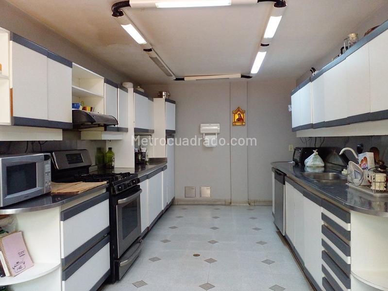 Casa Amplia de 4 Alcobas con Piscina en Los Balsos No. 1 - 4