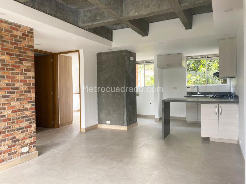 Apartamento con Encanto de 2 Alcobas Cerca del Metro en El Poblado - 2