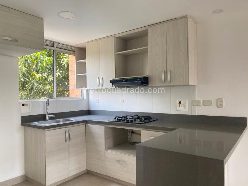 Apartamento con Encanto de 2 Alcobas Cerca del Metro en El Poblado - 7