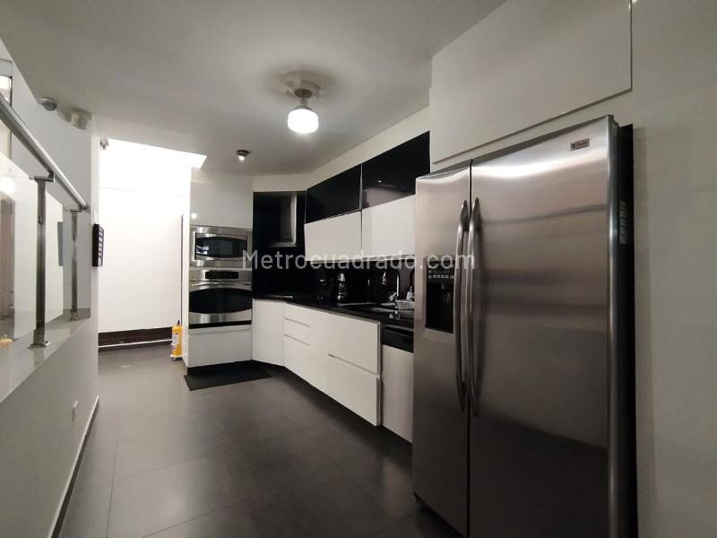 Apartamento Amoblado de 3 Alcobas con Terraza en El Poblado - 5