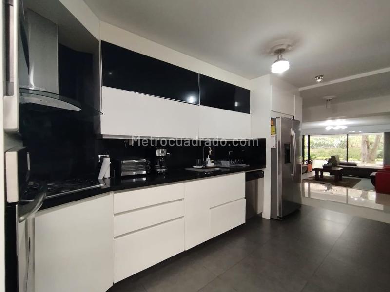 Apartamento Amoblado de 3 Alcobas con Terraza en El Poblado - 6