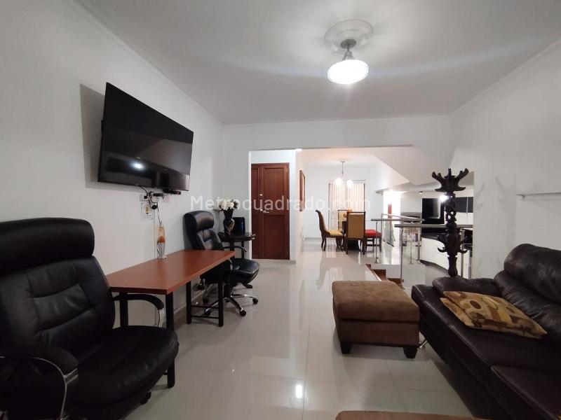 Apartamento Amoblado de 3 Alcobas con Terraza en El Poblado - 8