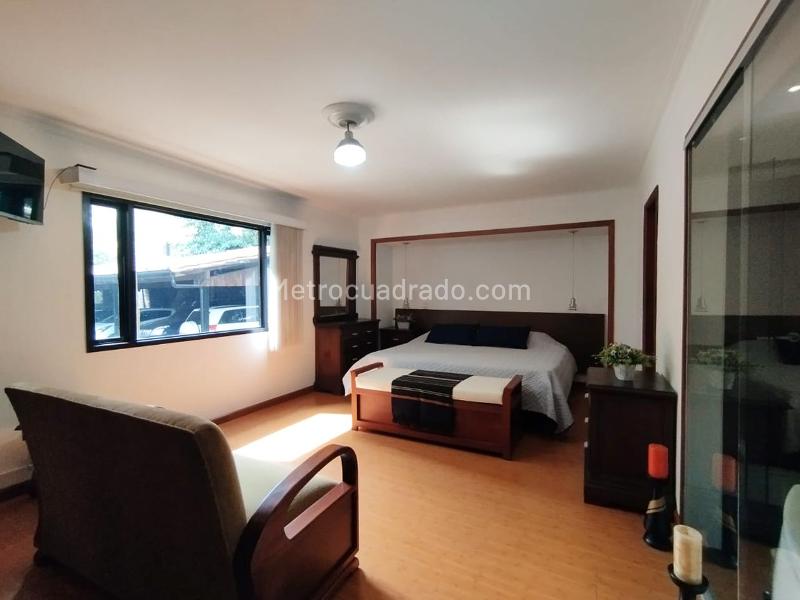 Apartamento Amoblado de 3 Alcobas con Terraza en El Poblado - 9
