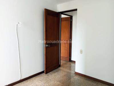 Apartamento de 2 alcobas en arriendo en El Poblado, Medellín, 72 m² · foto 10 de 13