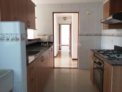 Apartamento de 2 alcobas en arriendo en El Poblado, Medellín, 72 m² · foto 4 de 13