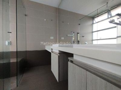 Apartamento de 3 alcobas en arriendo en Castropol, Medellín, 127 m² · foto 14 de 16