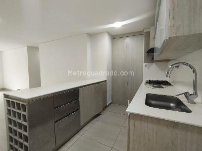 Apartamento de 3 alcobas en arriendo en Castropol, Medellín, 127 m² · foto 6 de 16