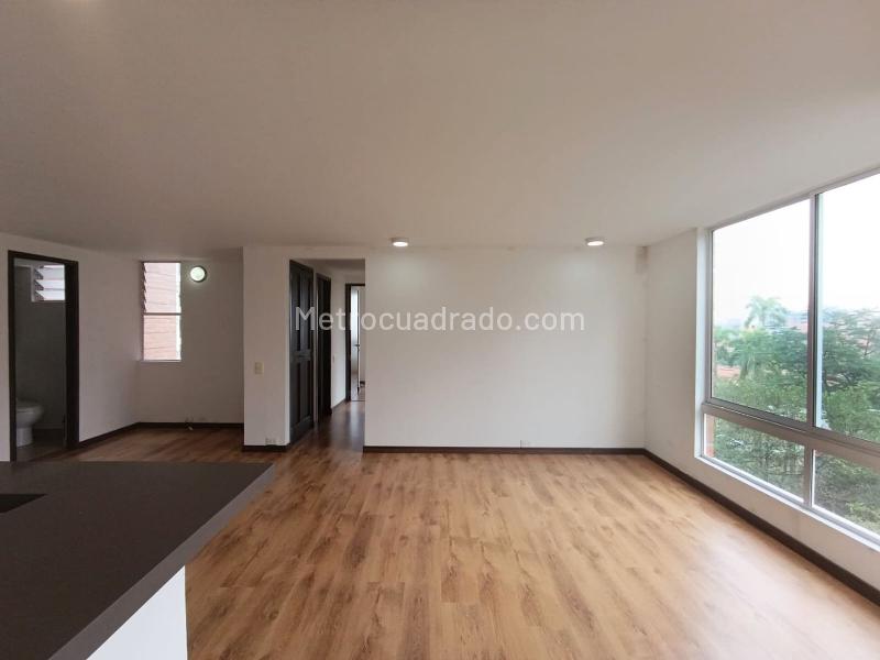 Apartamento de 2 Alcobas en El Poblado con Parqueadero Cubierto - 3