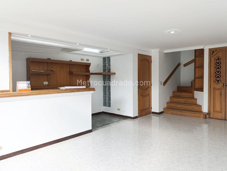 Apartamento Amplio de 3 Alcobas con Piscina en El Poblado - 2