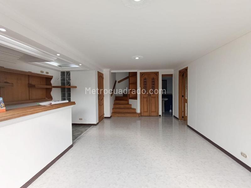 Apartamento Amplio de 3 Alcobas con Piscina en El Poblado - 3