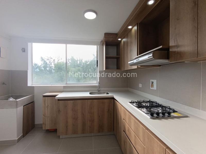 Apartamento Amplio de 3 Alcobas con Piscina en El Poblado - 5