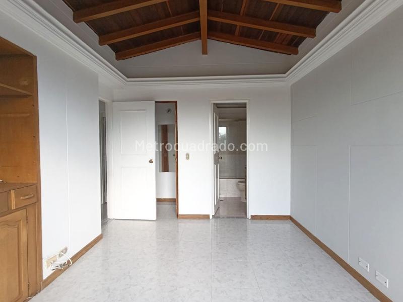 Apartamento Amplio de 3 Alcobas con Piscina en El Poblado - 6