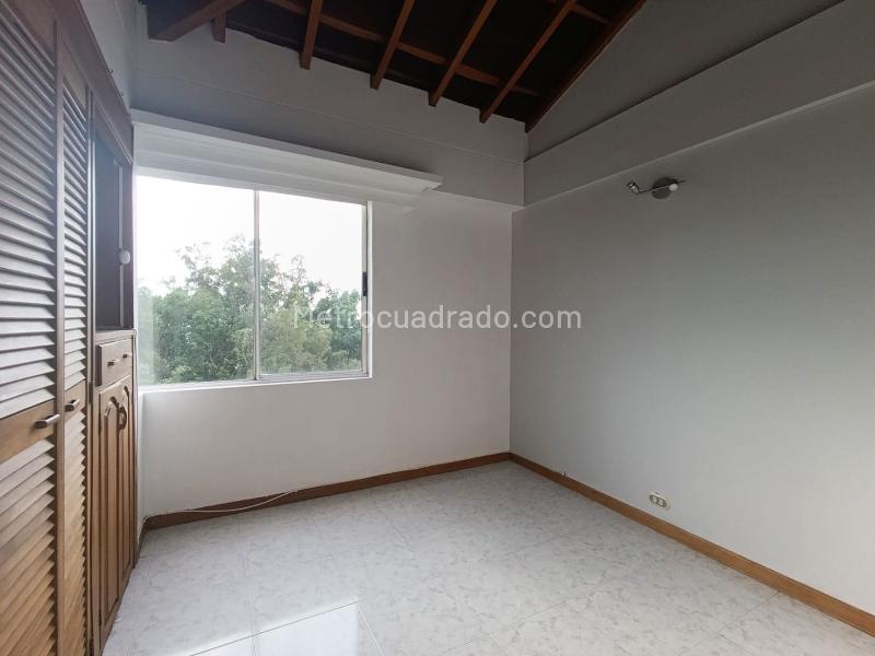 Apartamento Amplio de 3 Alcobas con Piscina en El Poblado - 8