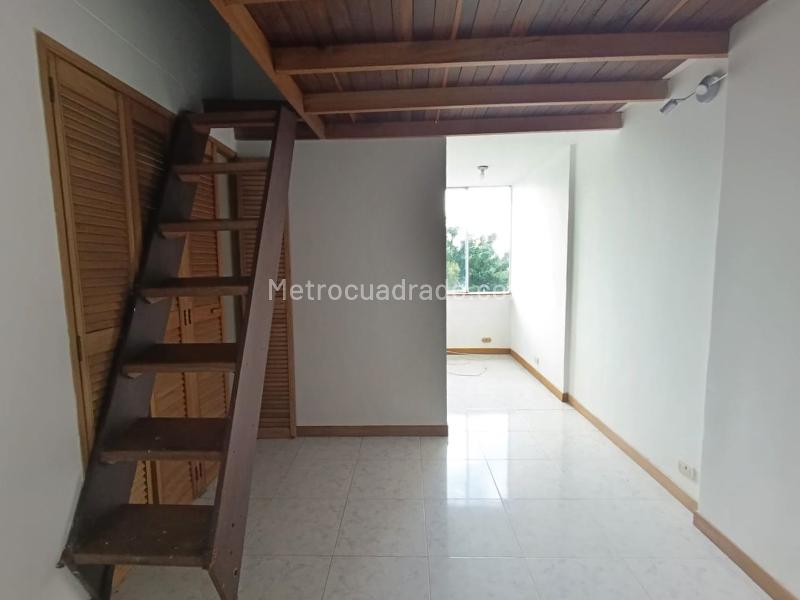 Apartamento Amplio de 3 Alcobas con Piscina en El Poblado - 9