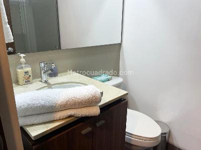 Apartamento de 2 alcobas en arriendo en El Poblado, Medellín, 75 m² · foto 10 de 11