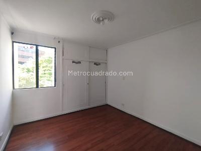 Apartamento de 4 alcobas en arriendo en El Poblado, Medellín, 140 m² · foto 10 de 14