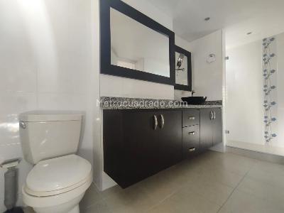 Apartamento de 4 alcobas en arriendo en El Poblado, Medellín, 140 m² · foto 13 de 14