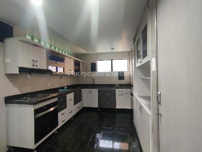 Apartamento de 4 alcobas en arriendo en El Poblado, Medellín, 140 m² · foto 5 de 14