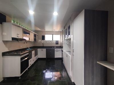 Apartamento de 4 alcobas en arriendo en El Poblado, Medellín, 140 m² · foto 6 de 14